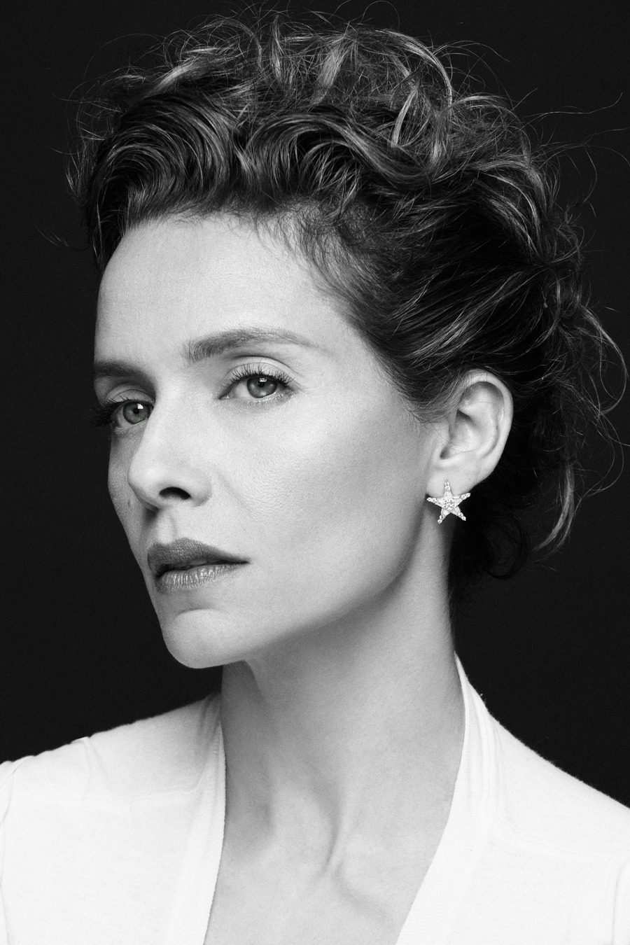 Black and white portrait of Mili Avital